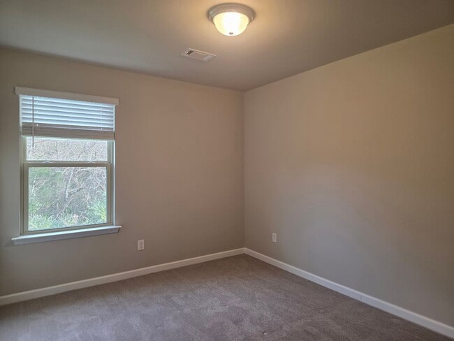 Building Photo - Move-In Ready Immaculate Townhome for Lease – Zoned for ALL Mt. Juliet Schools K–12