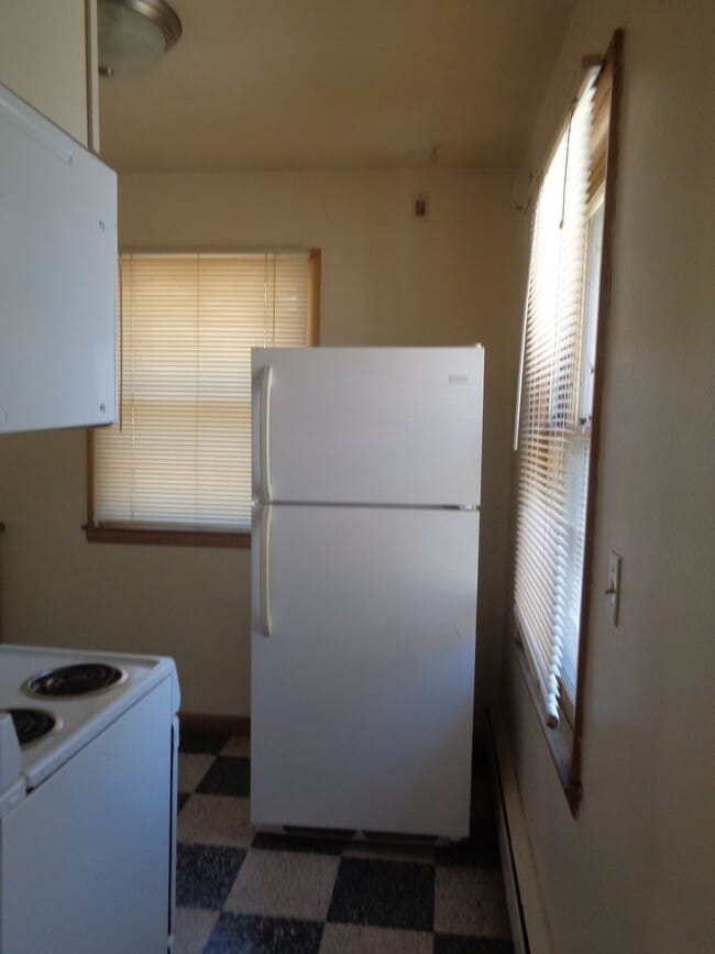 Building Photo - 1135