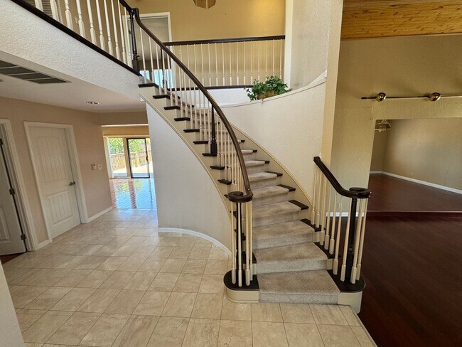 Building Photo - Spacious 5BD Fremont Home | 2-Story w/ Hug...