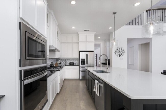 Building Photo - 2302 Royal Dove Ln