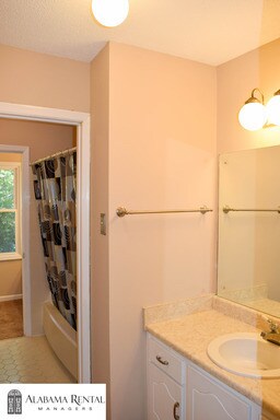 Building Photo - Home for rent in Vestavia Hills! COMING SO...