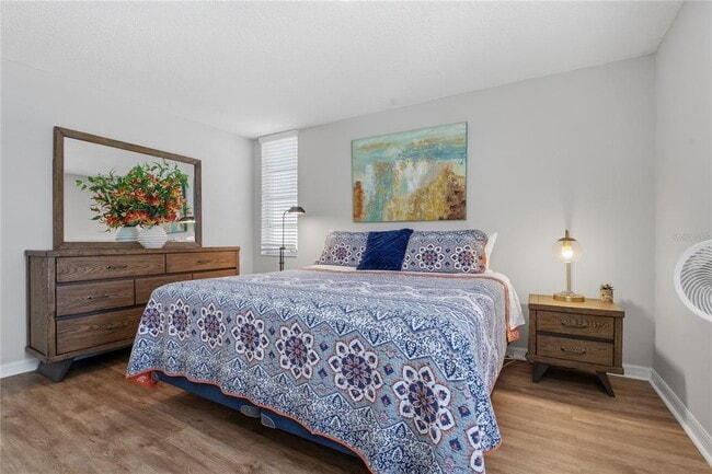 Building Photo - 7540 Bay Island Dr S