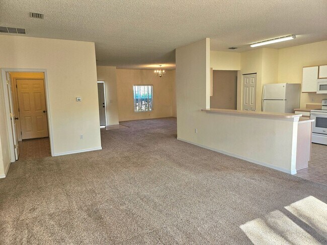 Building Photo - Newly renovated 3 bed, 2 bath home located minutes from Palm Coast dining, shopping, and the beach
