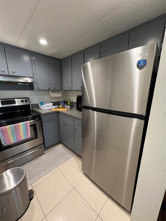 Building Photo - 101 SE 6th Ave