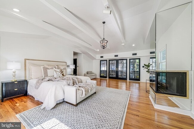 Building Photo - 4817 Chevy Chase Blvd