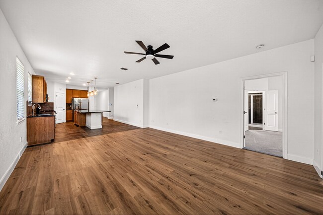 Building Photo - 7915 Cenote Dr