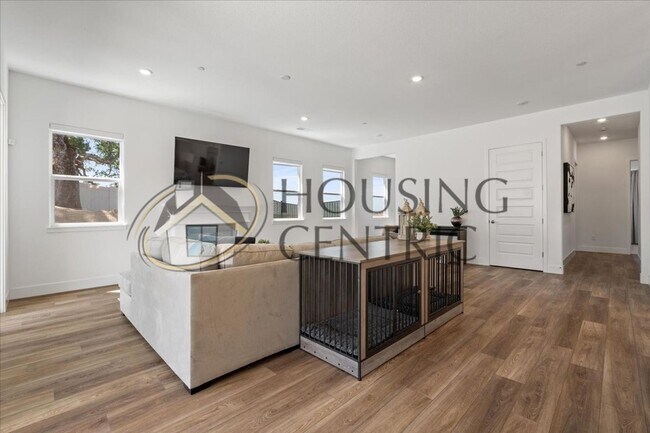 Building Photo - Modern & Elegant Living in Emerald Peak, E...
