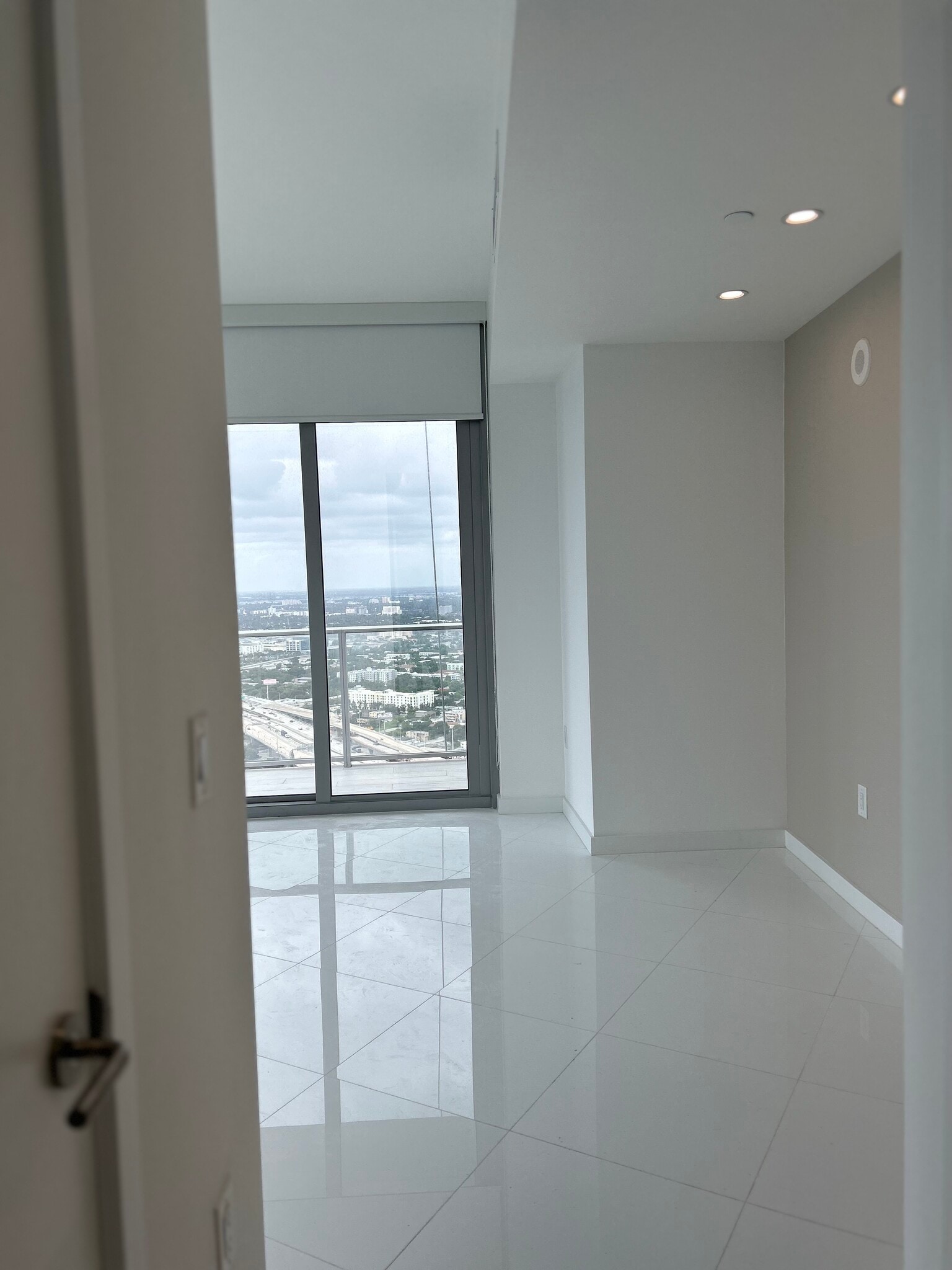 Building Photo - 851 NE 1st Ave