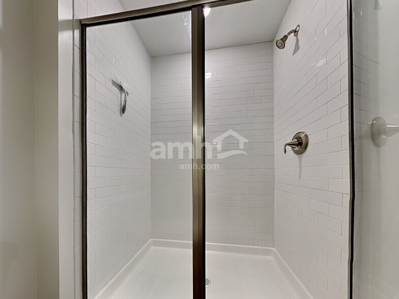 Building Photo - 288 Bering Ln