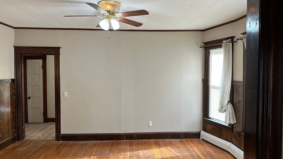 Dining room - 130 Waldo St