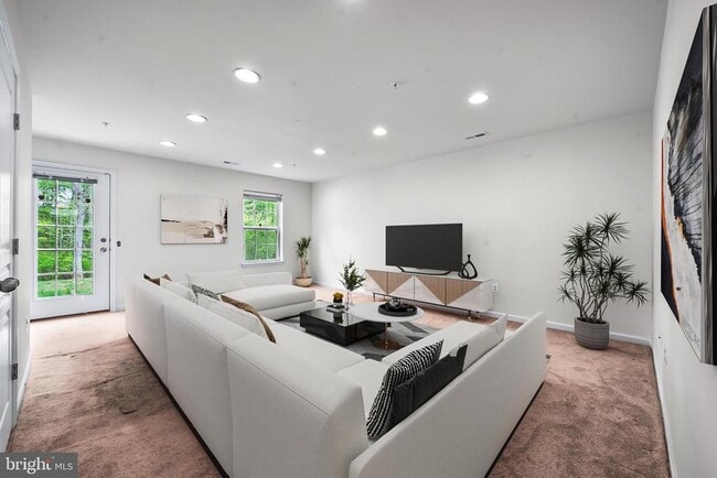 Building Photo - 644 Shore Forest Dr