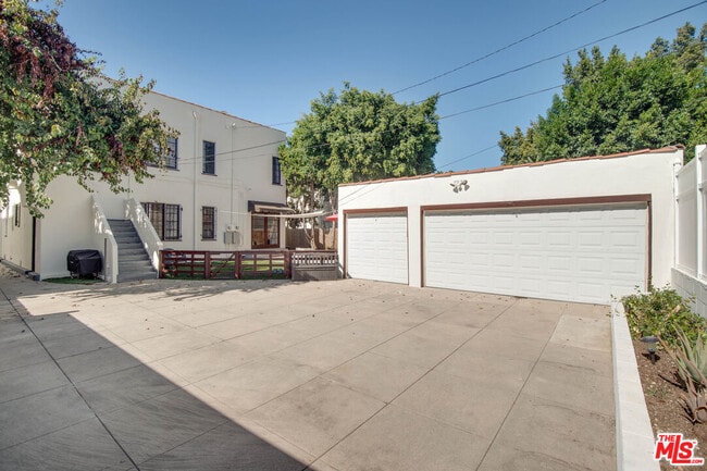 Building Photo - 1172 S Hayworth Ave