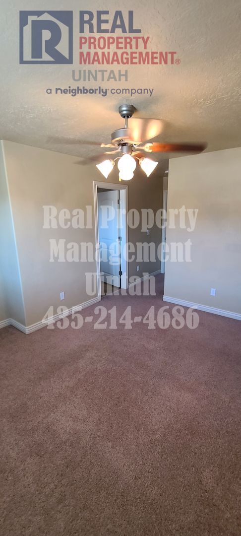 Building Photo - 431 E Gray Fox Ln