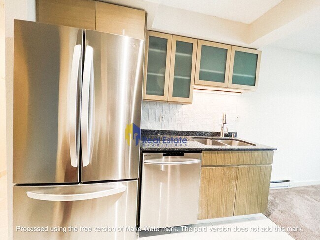 Building Photo - Pet friendly one bedroom condo available in the sought after Oasis Community in Bellevue