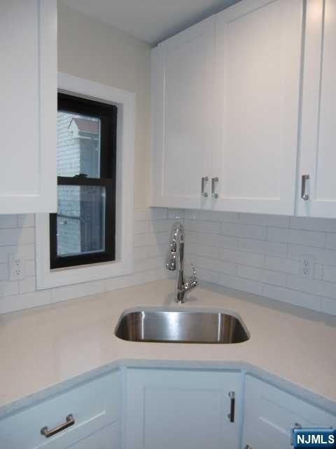 Building Photo - 482 Broad Ave