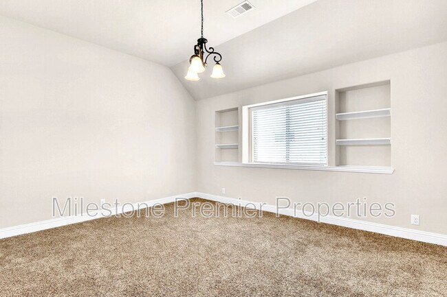 Building Photo - 520 Endicott Dr