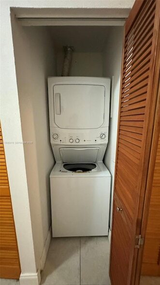 Building Photo - 9636 SW 147th Ct