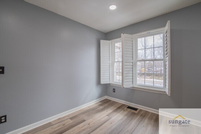 Building Photo - 113 Brightwater Dr