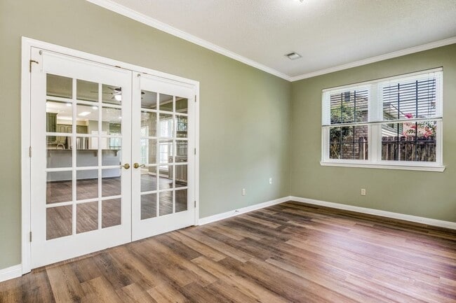 Building Photo - Great Home in the Tiger Point community of Champions Green!