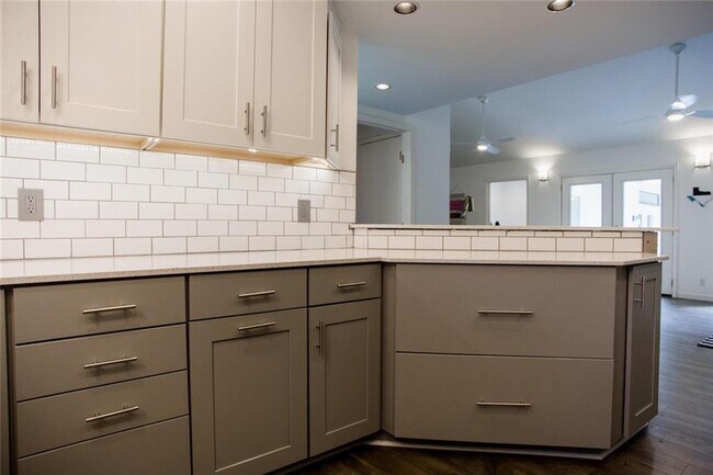 Building Photo - 5139 Meadow Creek Dr