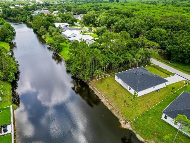 Building Photo - 573 Joy Haven Dr