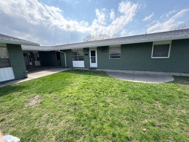 Building Photo - 2310 N Oakwood Ave