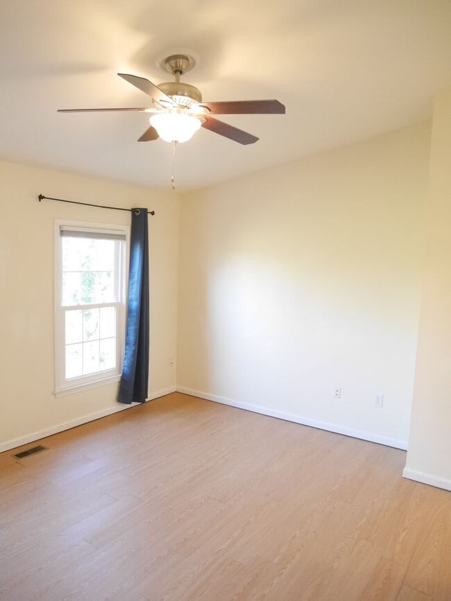 Building Photo - Jessup Townhome- Move-in Ready
