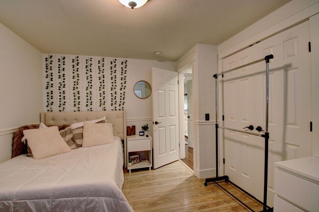 Building Photo - 3 Bedroom, 2.5 Home. Available NOW!!!!