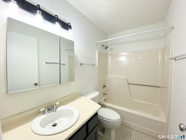 Building Photo - 1204 Whitney Ave