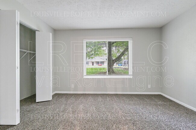 Building Photo - 7096 Wildwood Cir