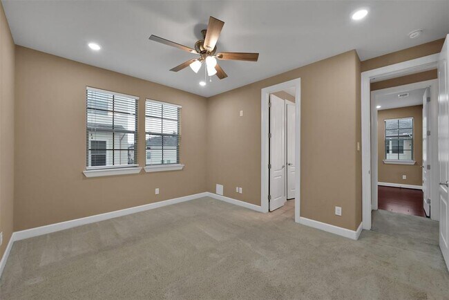 Building Photo - 14546 San Pietro Dr