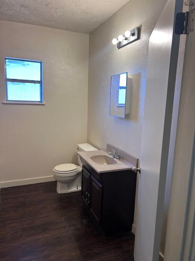 Building Photo - 1643 Pearl Ave