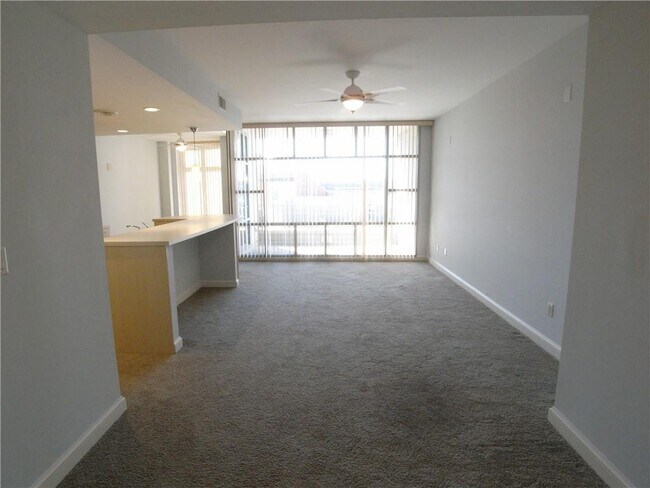 Building Photo - 250 Park Ave W NW