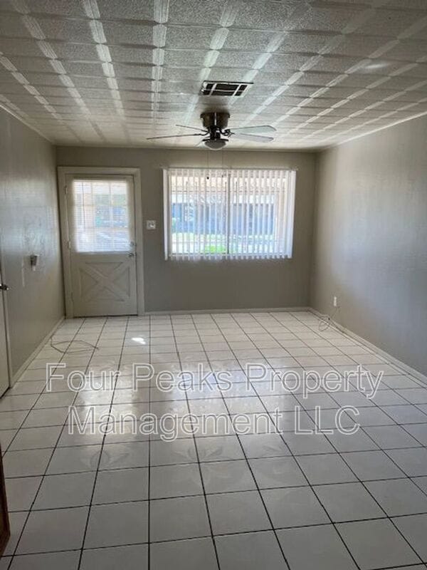 Building Photo - 6406 W Rose Ln