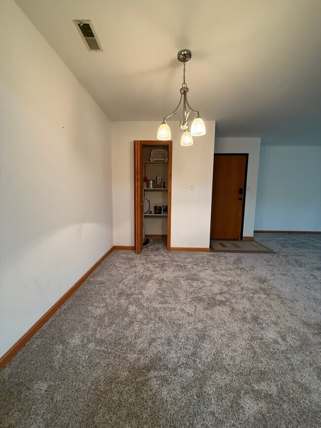 Building Photo - 7900 E Cedar Lake Dr