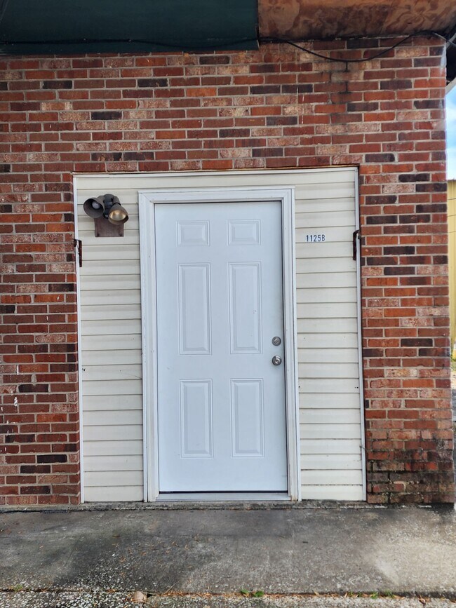 Building Photo - 1125 W 7th St