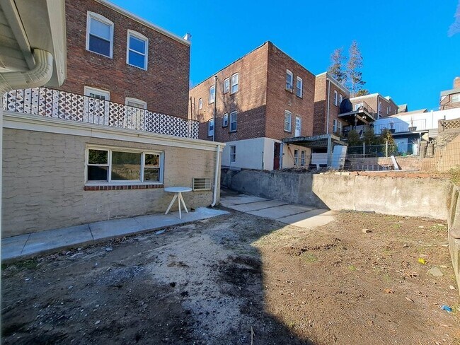 Building Photo - 6304 Liebig Ave