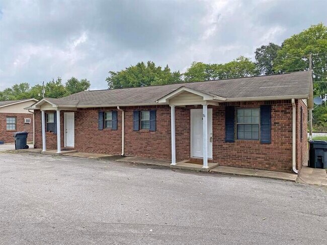 Primary Photo - 404 -03 Thompsonville Lane