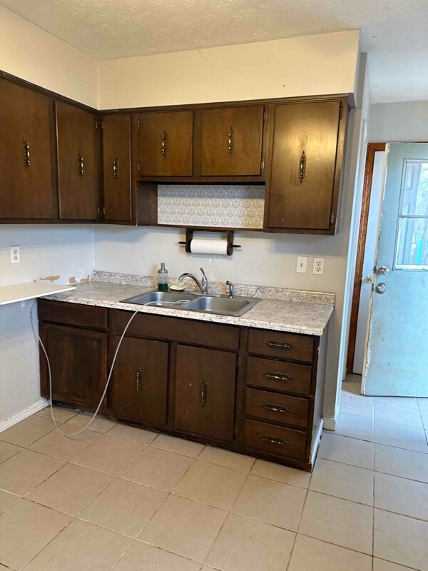 Building Photo - 5819 Medtree Pl