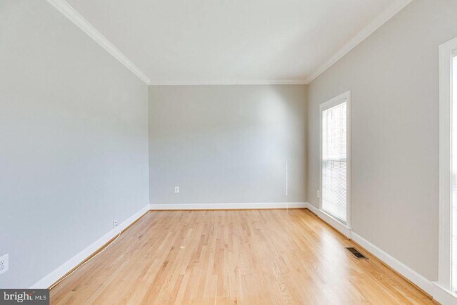 Building Photo - 1168 Taji Ct
