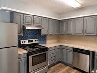 Building Photo - 2804 Catalina Dr