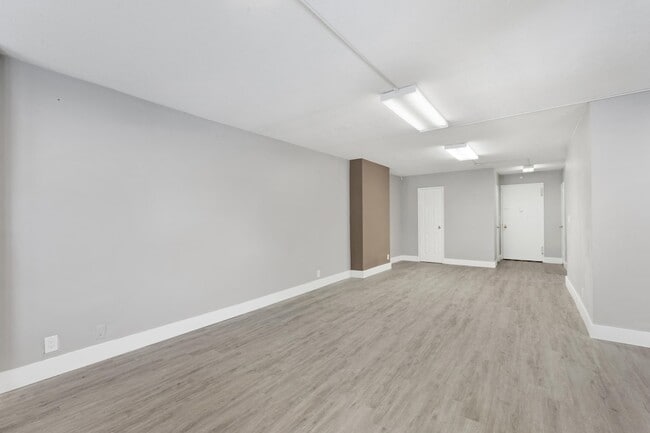 Building Photo - 201 St Pauls Ave