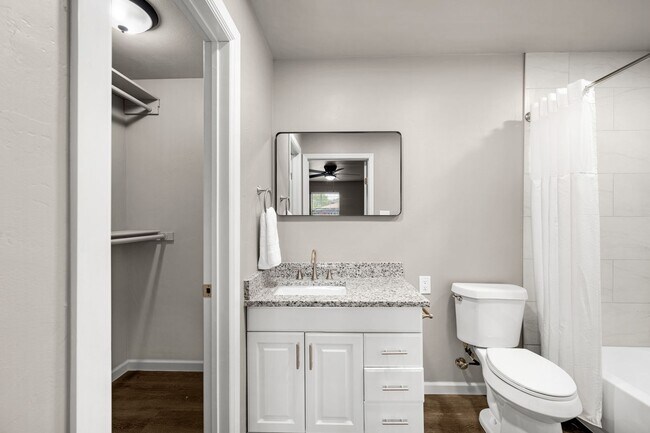 Building Photo - 509 NE Cimarron Cir