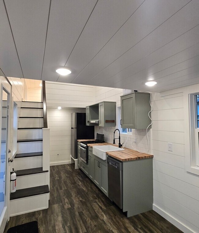 Building Photo - Charming 1920 Updated Vintage Home with ADU in the Heart of Port Hadlock!