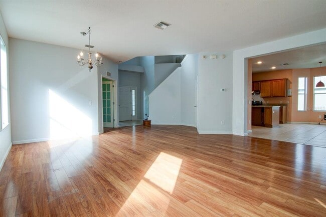 Building Photo - 5073 SW 40th Pl