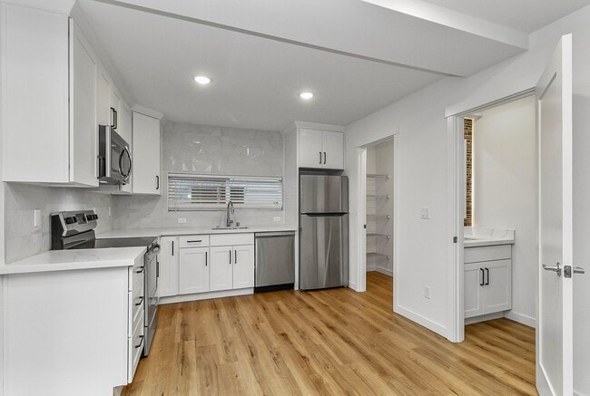 Building Photo - 1040 S Donovan St