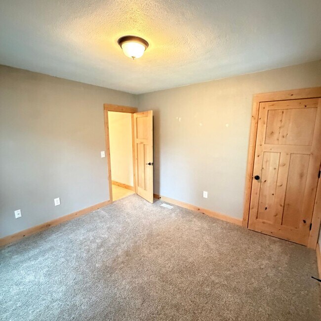 Building Photo - 3025 E 15th Ave