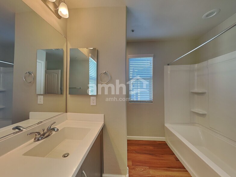 Building Photo - 20773 W Maiden Ln