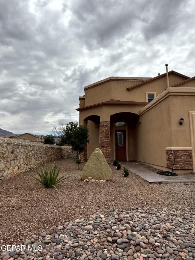 Building Photo - 11533 Merejildo Madrid St