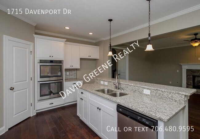 Building Photo - 1715 Davenport Dr